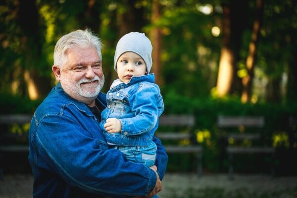 Családi fotózás - nagypapa unokájával- Hodos Alex - pixLX